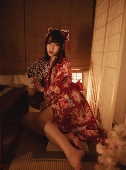 美女露胸无遮挡_高清免费电视剧
