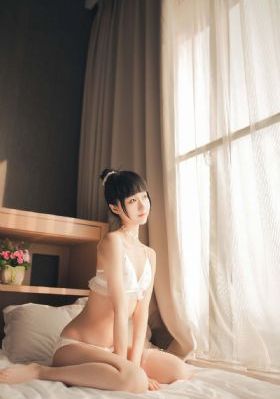 女子被灌醉后扒开裤子视频_4K在线播放观看